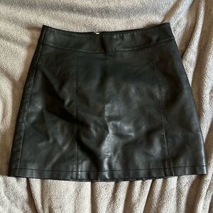 BLACK LEATHER SKIRT FOREVER 21